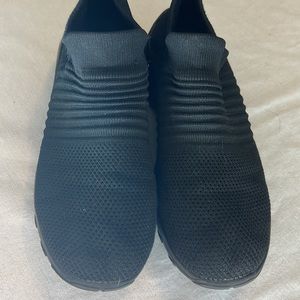 🌞 HyperSoft black mesh supportive athletic walking shoes slip on women size 8.5